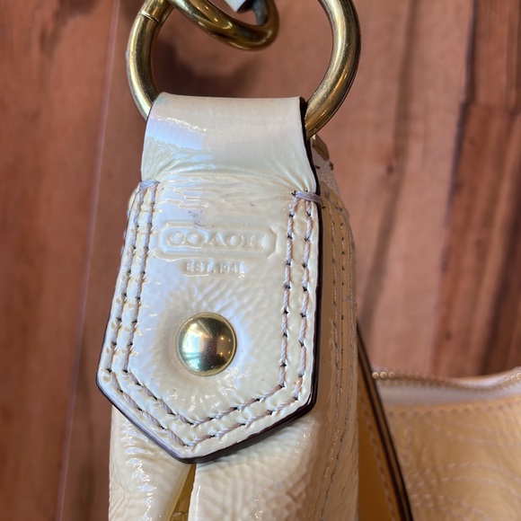 Coach Signature Stitched Yellow Cream Patent Leather Hobo Shoulder Bag F19282 - Picture 6 of 12